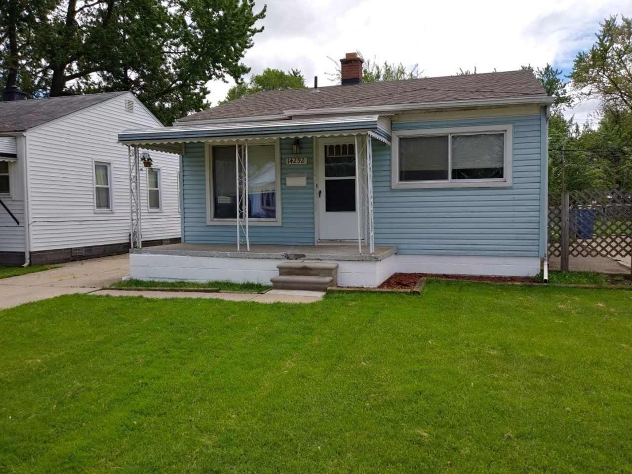 2 bedroom 1 bathroom ranch in Warren!