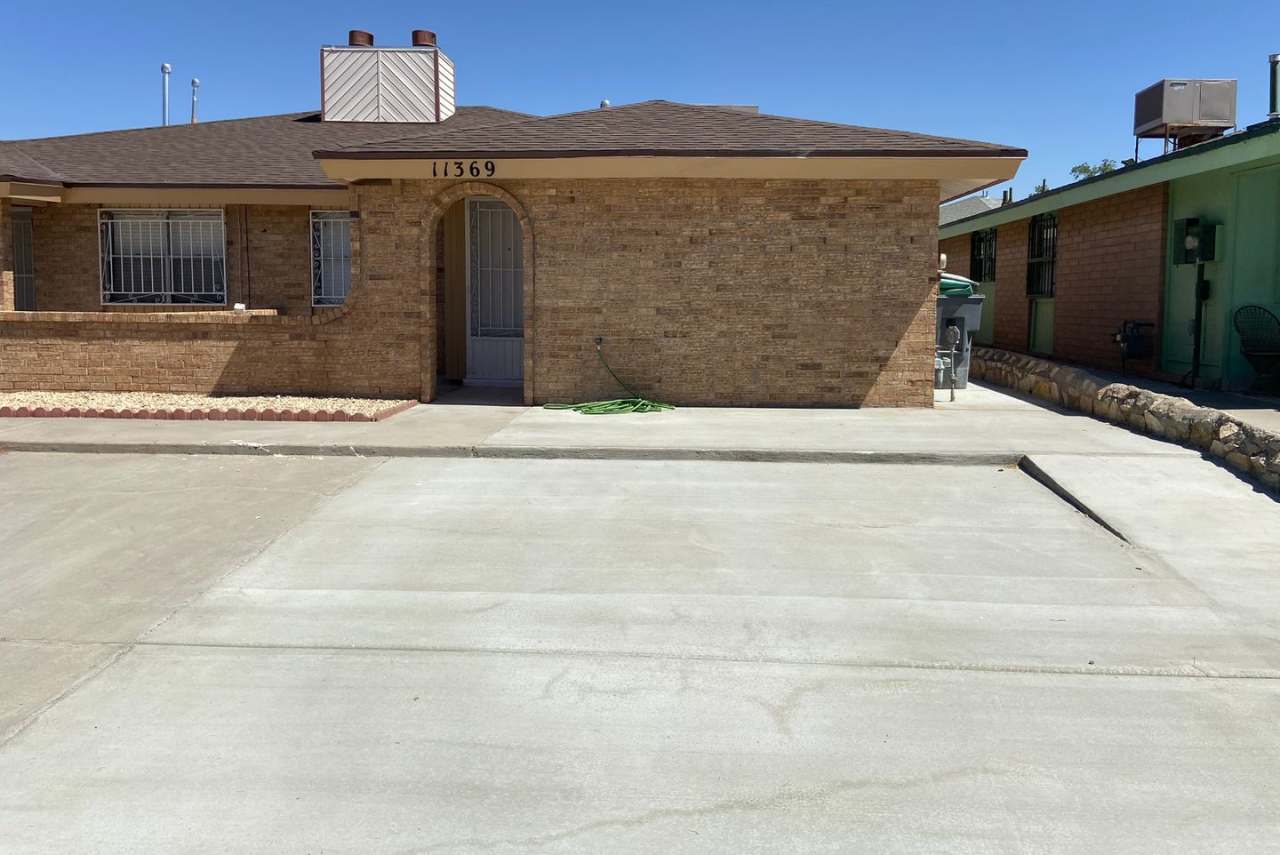 EASTSIDE DUPLEX FOR RENT