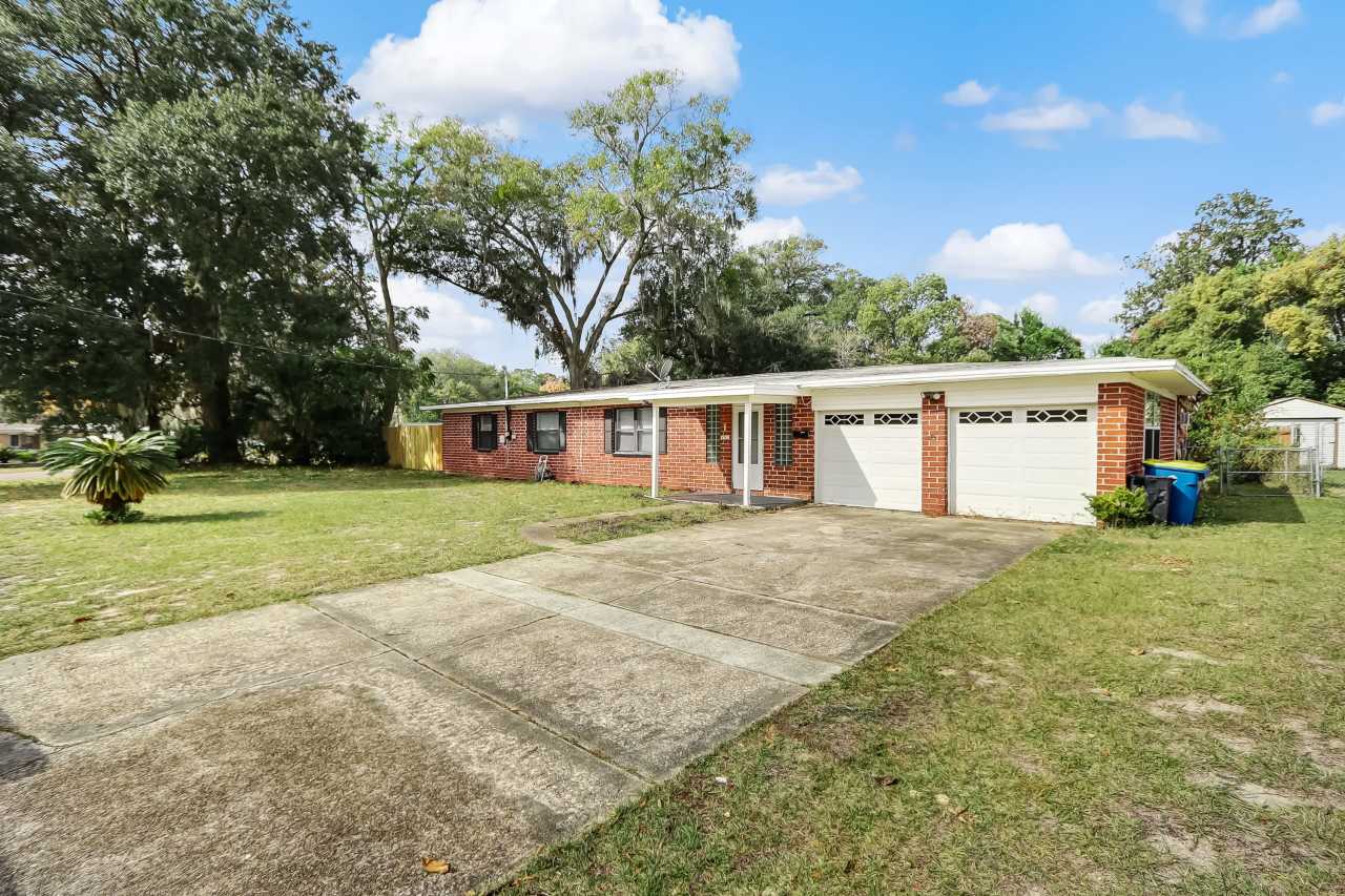 5761 Lake Lucina Drive South