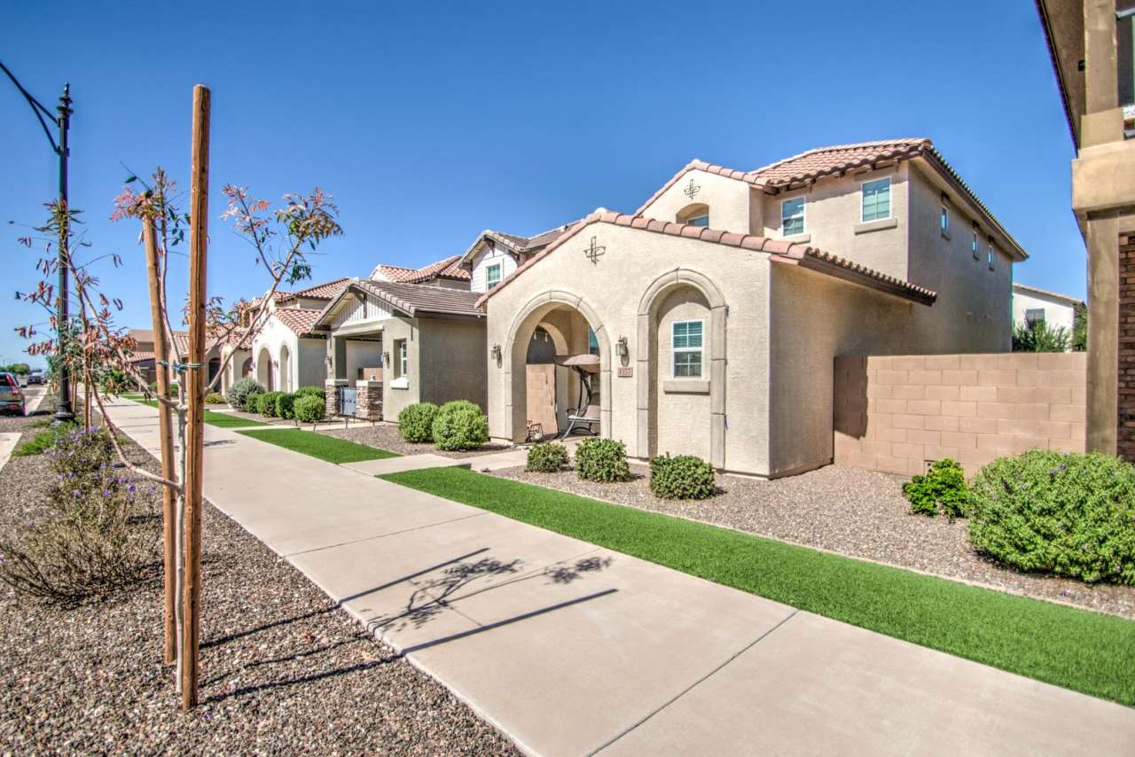 Cooley Station Stunning 3 bedroom!