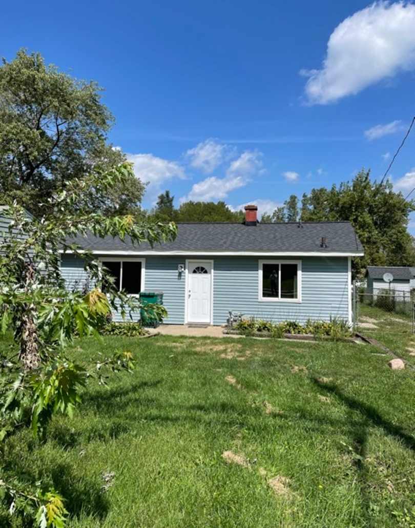 3 bedroom/1 bathroom