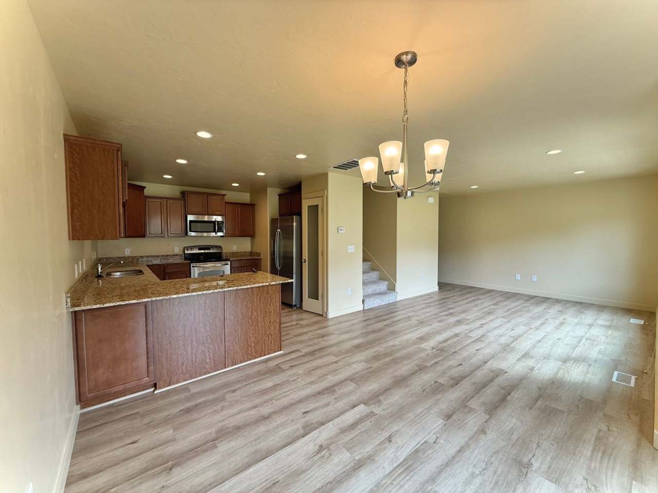 3 Bed 2.5 Bath Available June 1st