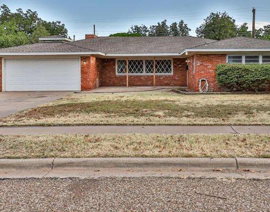 Room to Grow! Spacious, Remodeled 3/2/2 in Great Location!