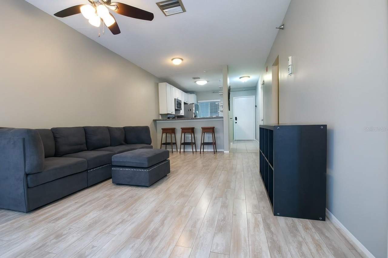 2124 TAMIAMI TRAIL