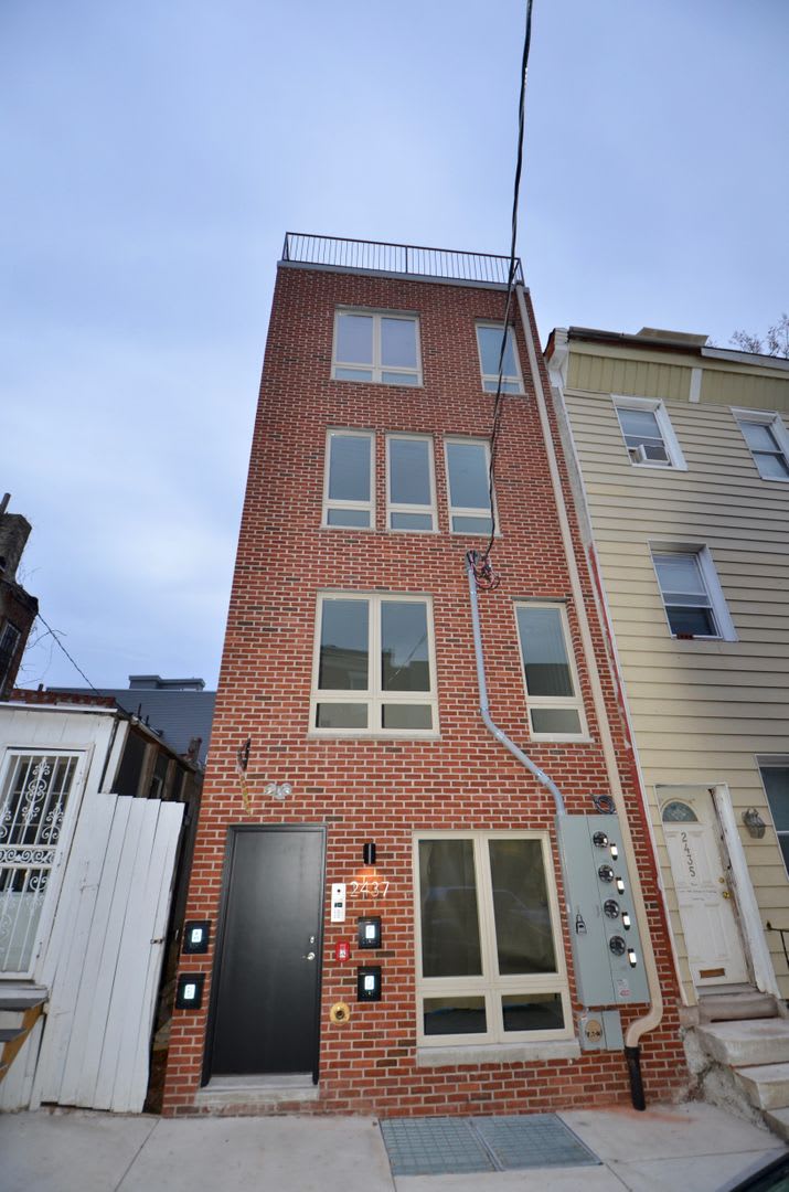 2437 W Thompson Street