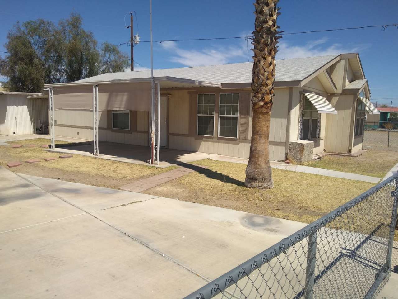 Double Wide on a Double Lot w/detached Garage!!