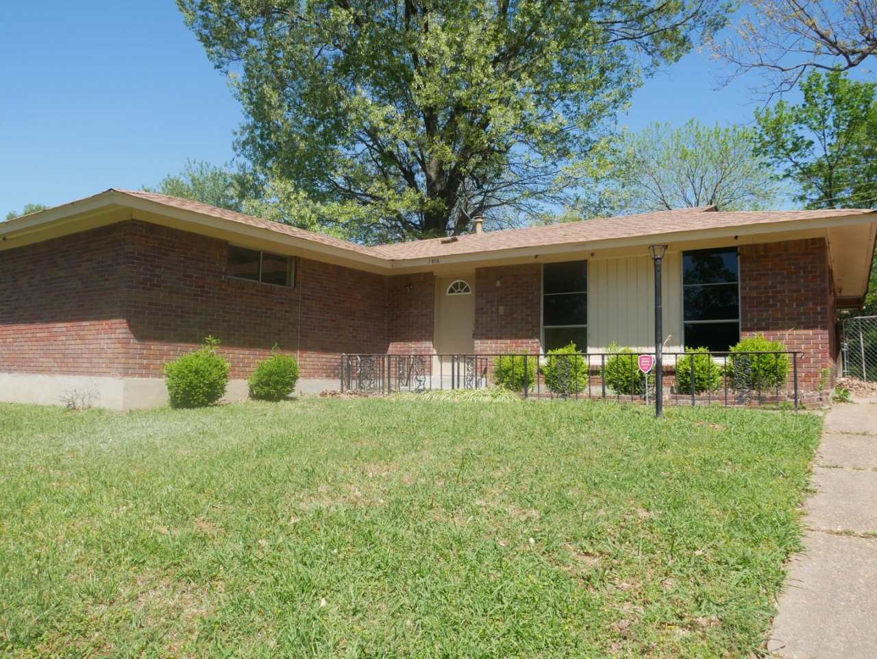 ****JUST REDUCED****1416 Vicksburg Drive Southaven, MS 38671