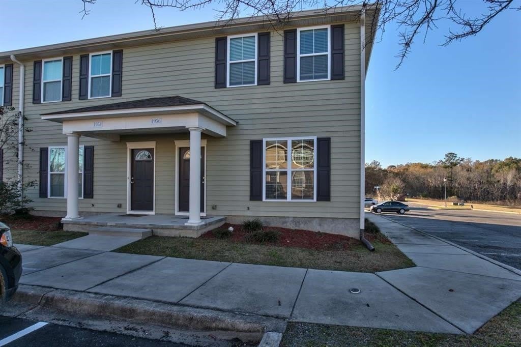 1956 Corvallis Avenue unit: 1956