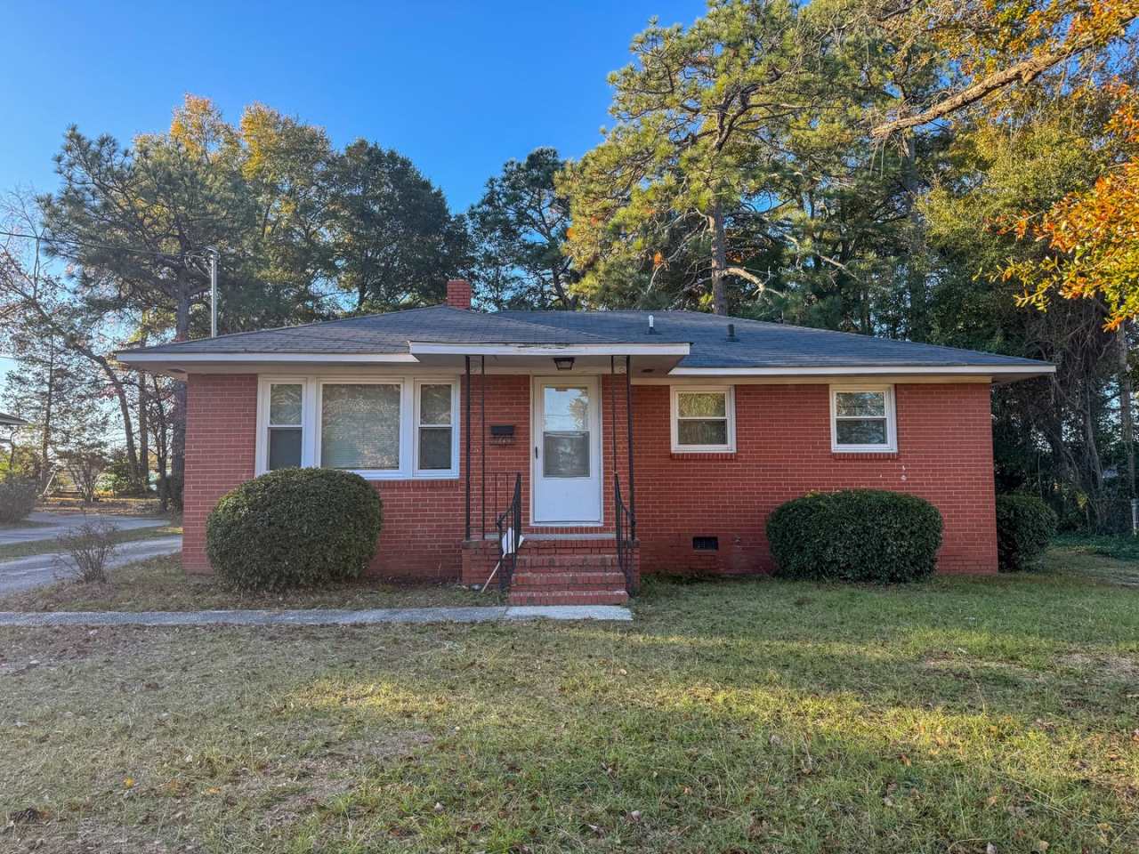 Charming 3 Bed 1 Bath Home Conveniently Located in Fayettevile