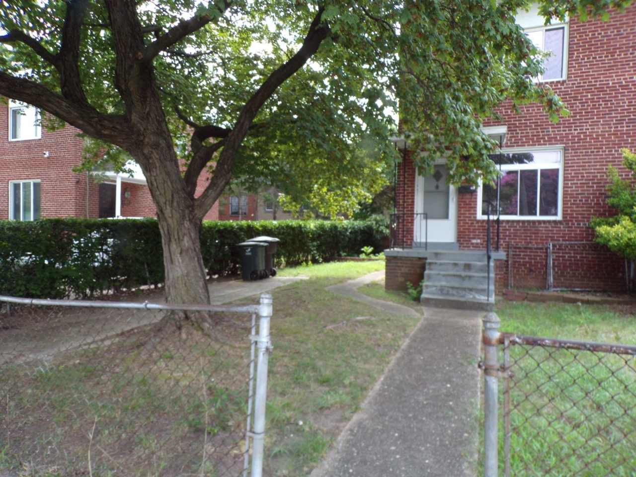 Recently Remodeled 2BR/1BA Three-Level Duplex in Arlington