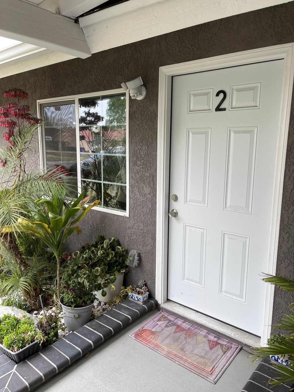 1013 South Larch Avenue