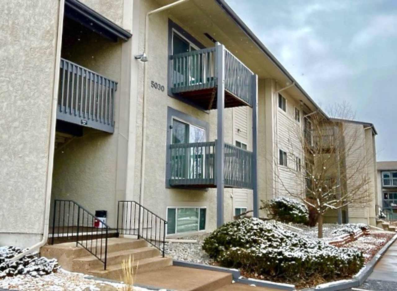 Cozy 1 Bedroom / 1 Bath Condo/DECEMBER MOVE IN SPECIAL