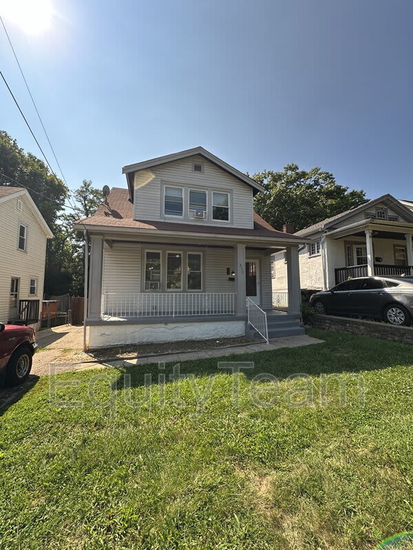 835 Greenwich Avenue