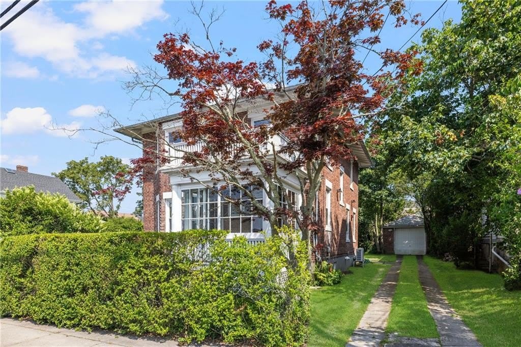 26 Narragansett Avenue