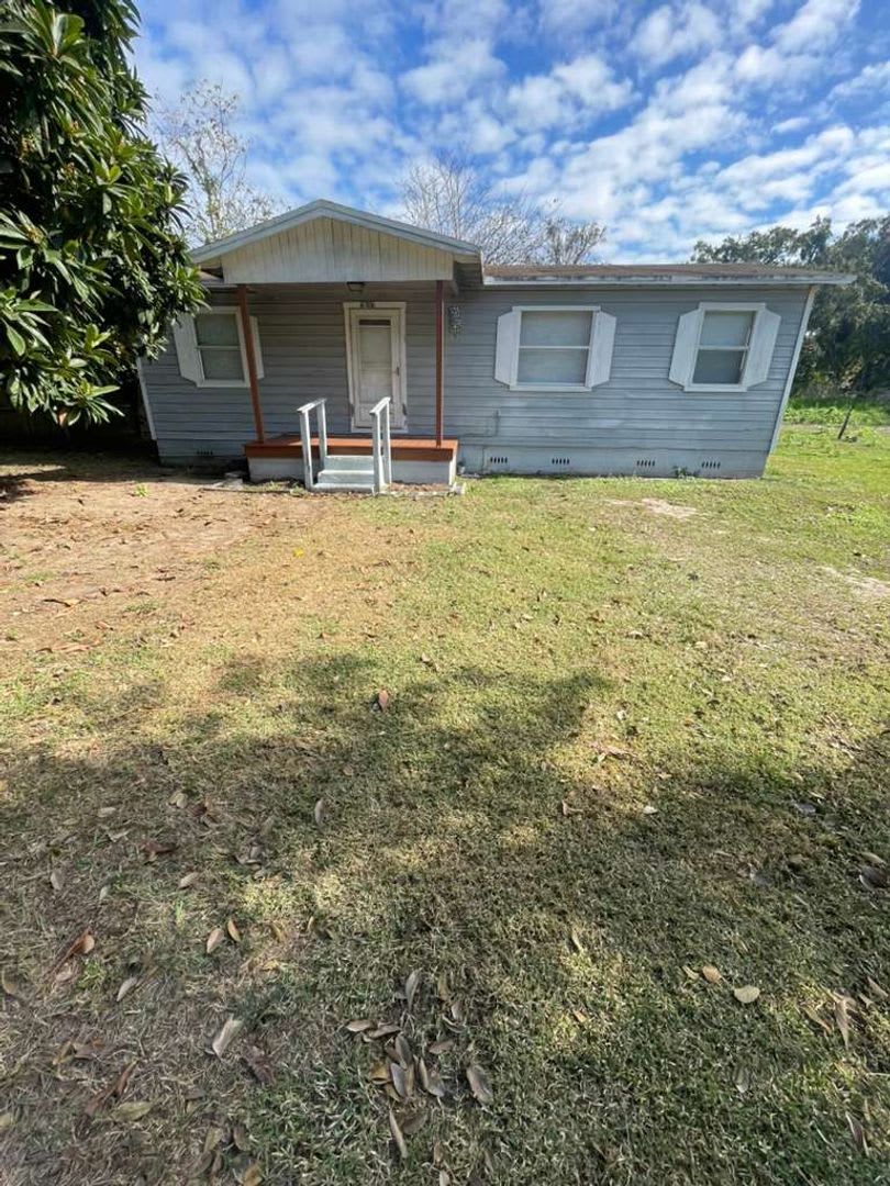 3/1 Cute cozy single-family home!