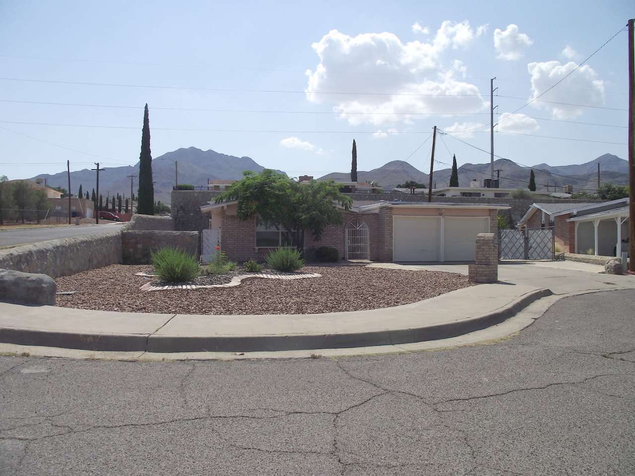 Northeast El Paso 3 Bed Refrig A/C w/Mountain Views!