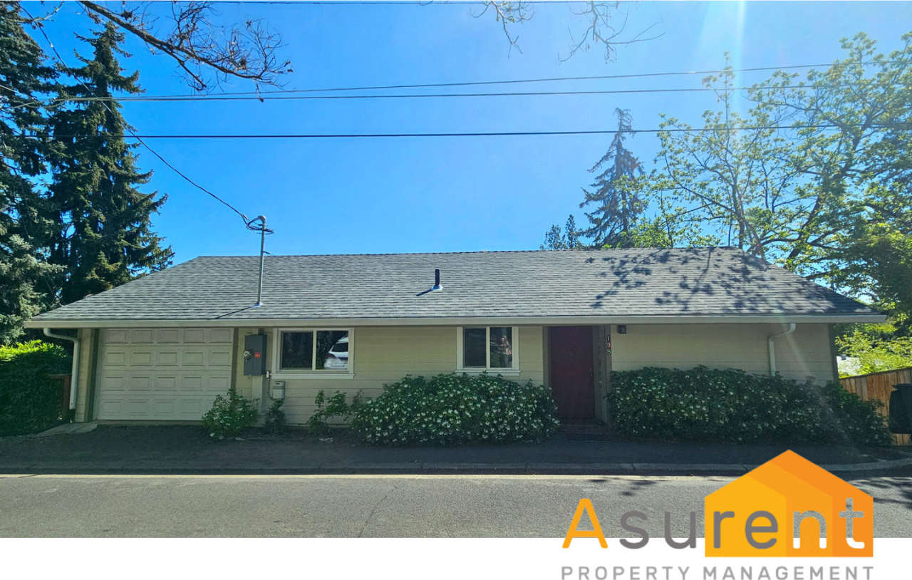 Fully Furnished Ashland home a short from downtown.