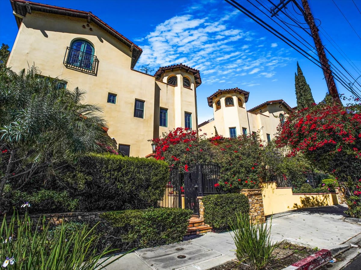 1331 North Sycamore AvenueUnit 7