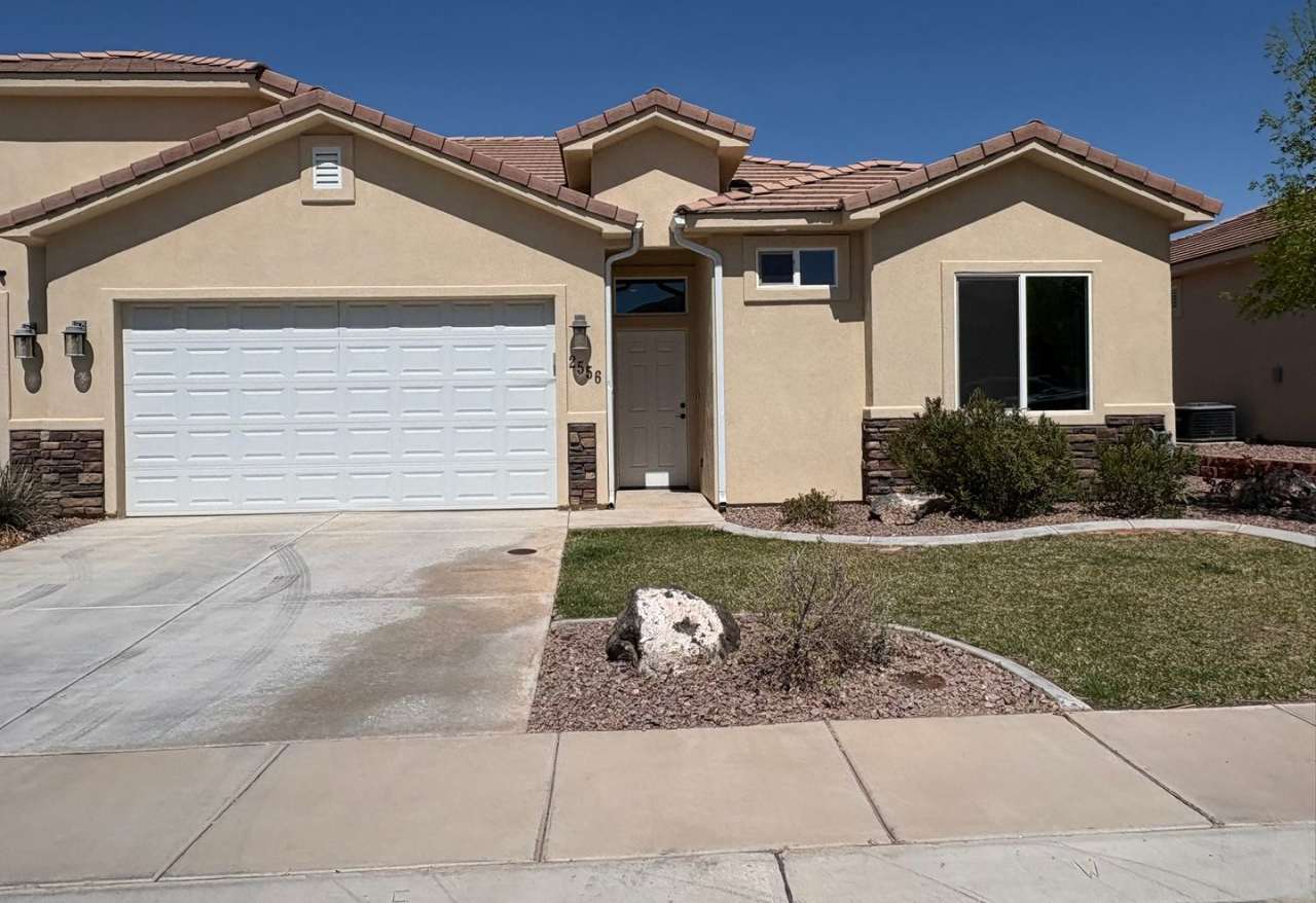3 bed 2 bath townhome in Hurricane