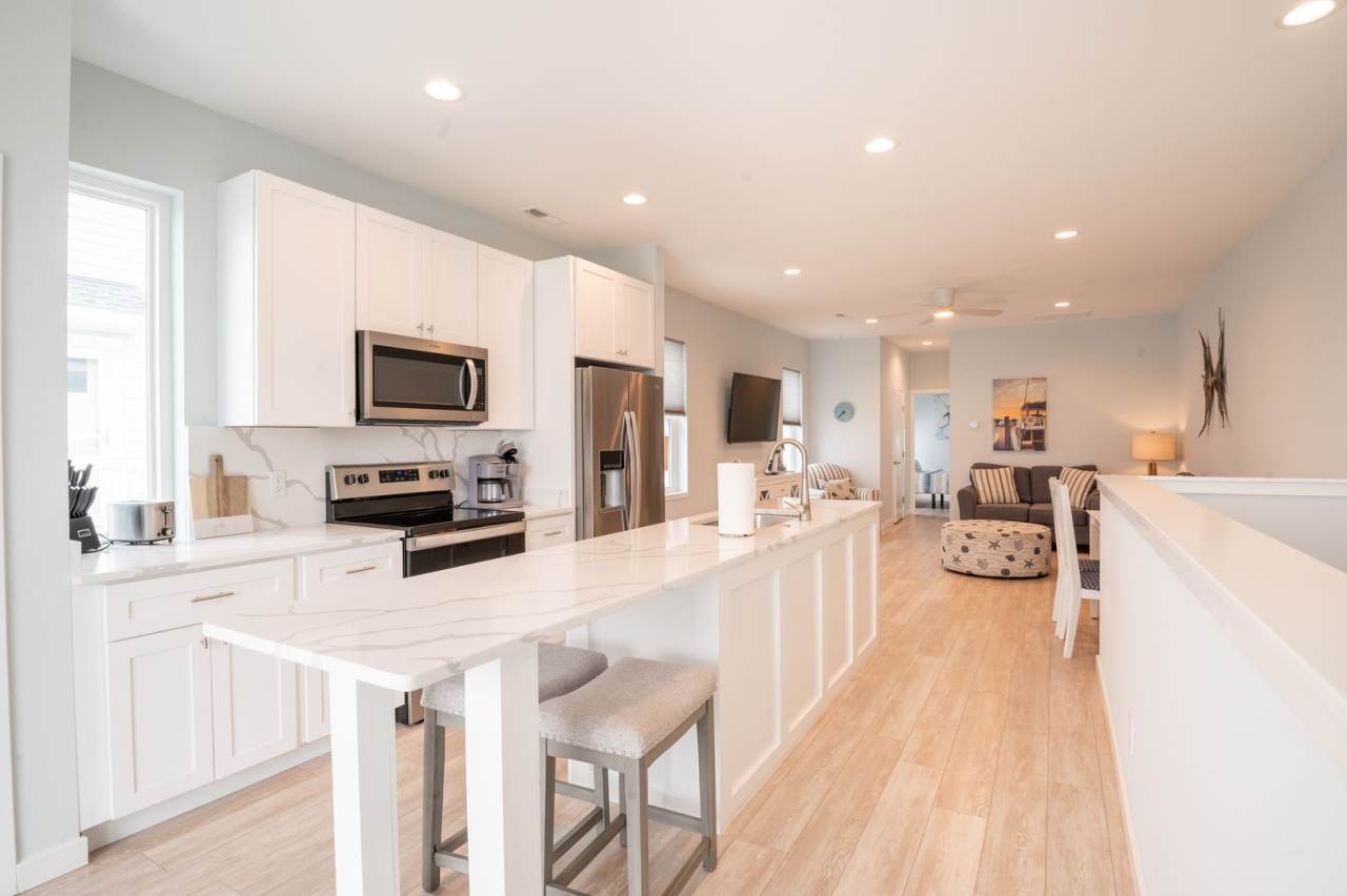 PET FRIENDLY OFF-SEASON RENTAL WITH OCEAN VIEW