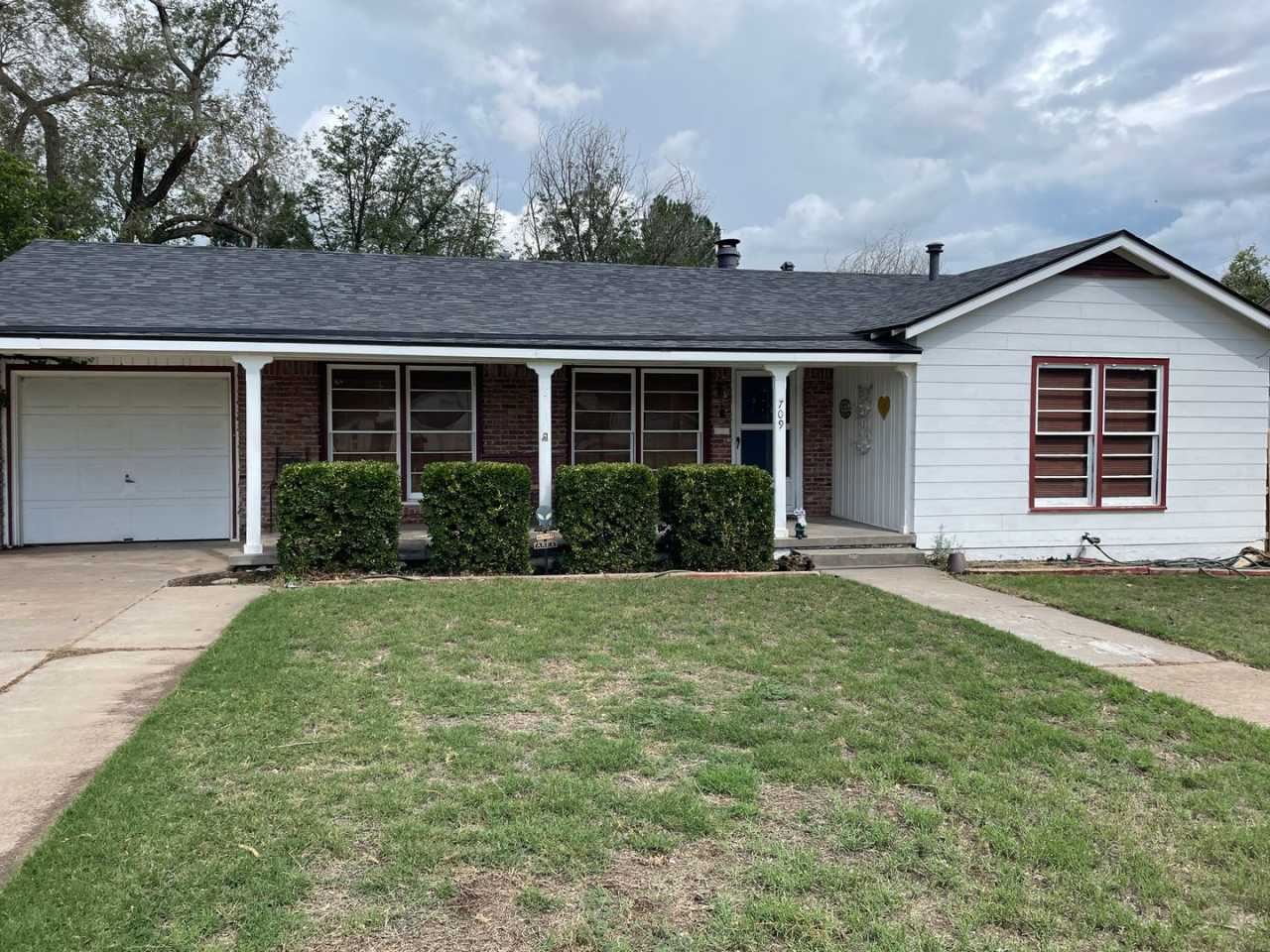 Beautiful fully furnished home with many government and corporate leasing options available!