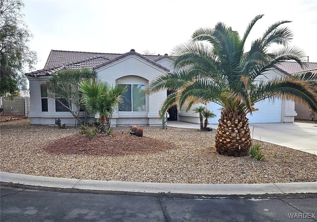 2048 E Lago Grande Place