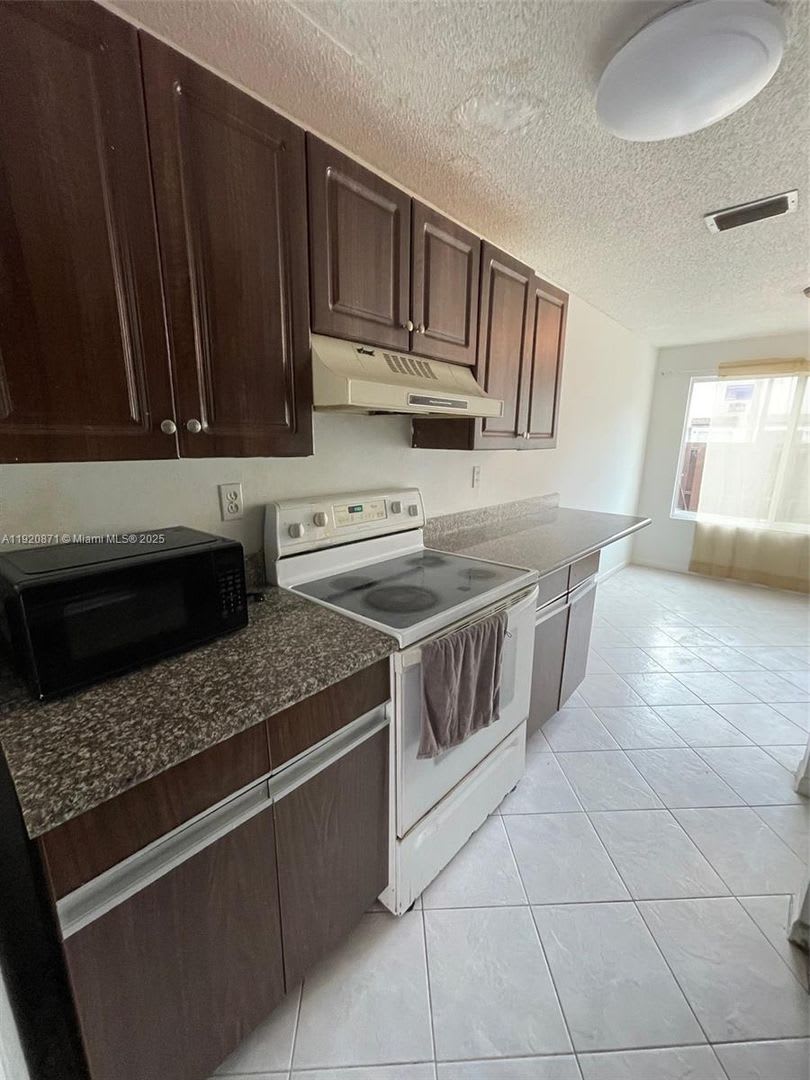 8237 NW 8th Court 4, Plantation, FL 33324
