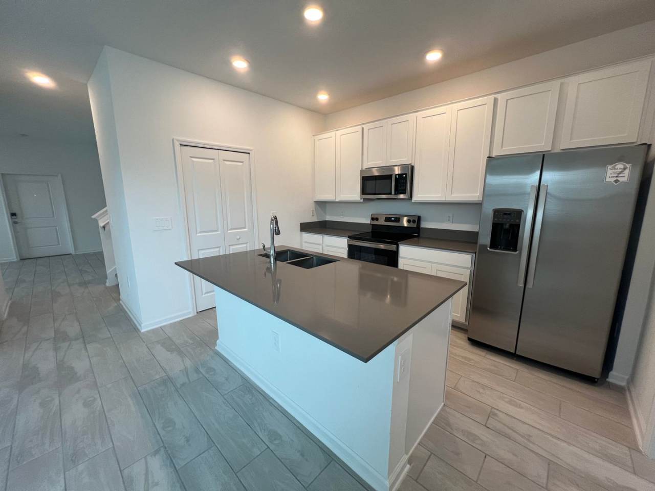 BEAUTIFUL NEW CONSTRUCTION 3 BEDROOM 2.5 BATH TOWNHOME IN DESIREABLE WINTER GARDEN!!!