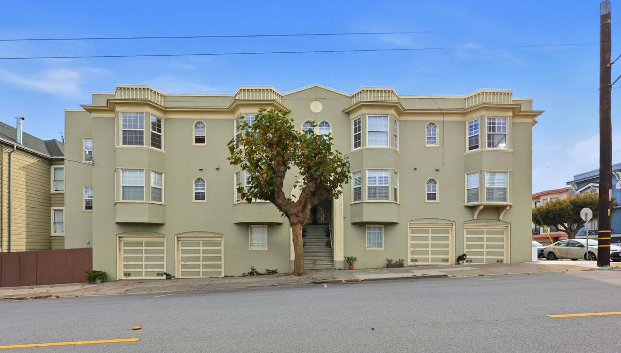 Charming Seacliff Top Floor Condo Unit with views of Golden Gate Bridge!