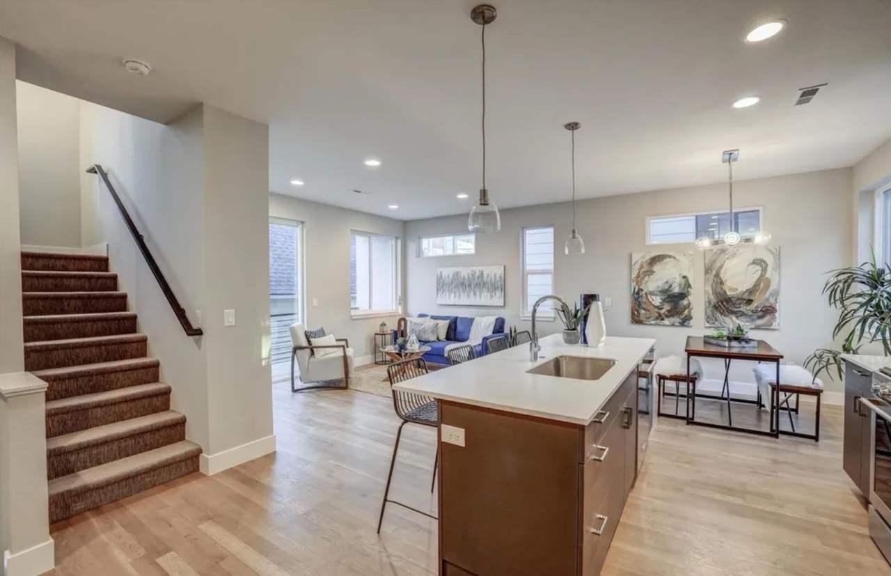 Modern 2BR Townhouse 5 Blocks From Tennyson