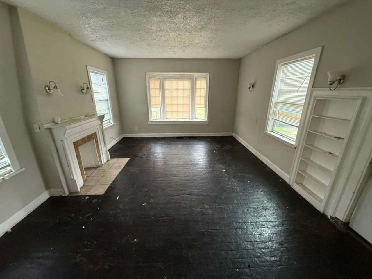 3 BED 1.5 BATH BEAUTIFUL SINGLE HOME!