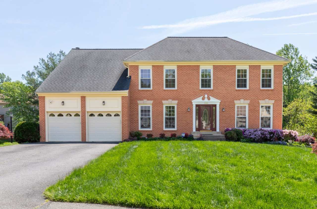 STUNNINGLY UPDATED HOME IN MANORS OF PARK RIDGE - STAFFORD