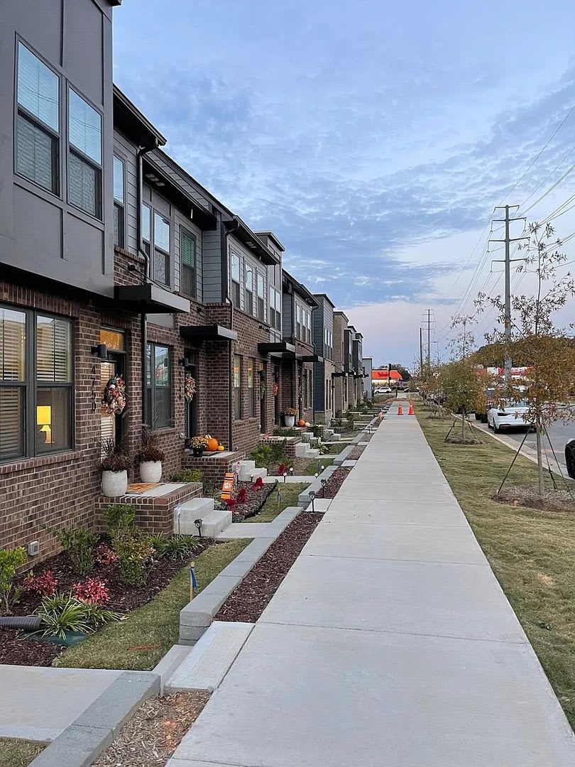 Room in 3 Bedroom Home at Chastain Ave