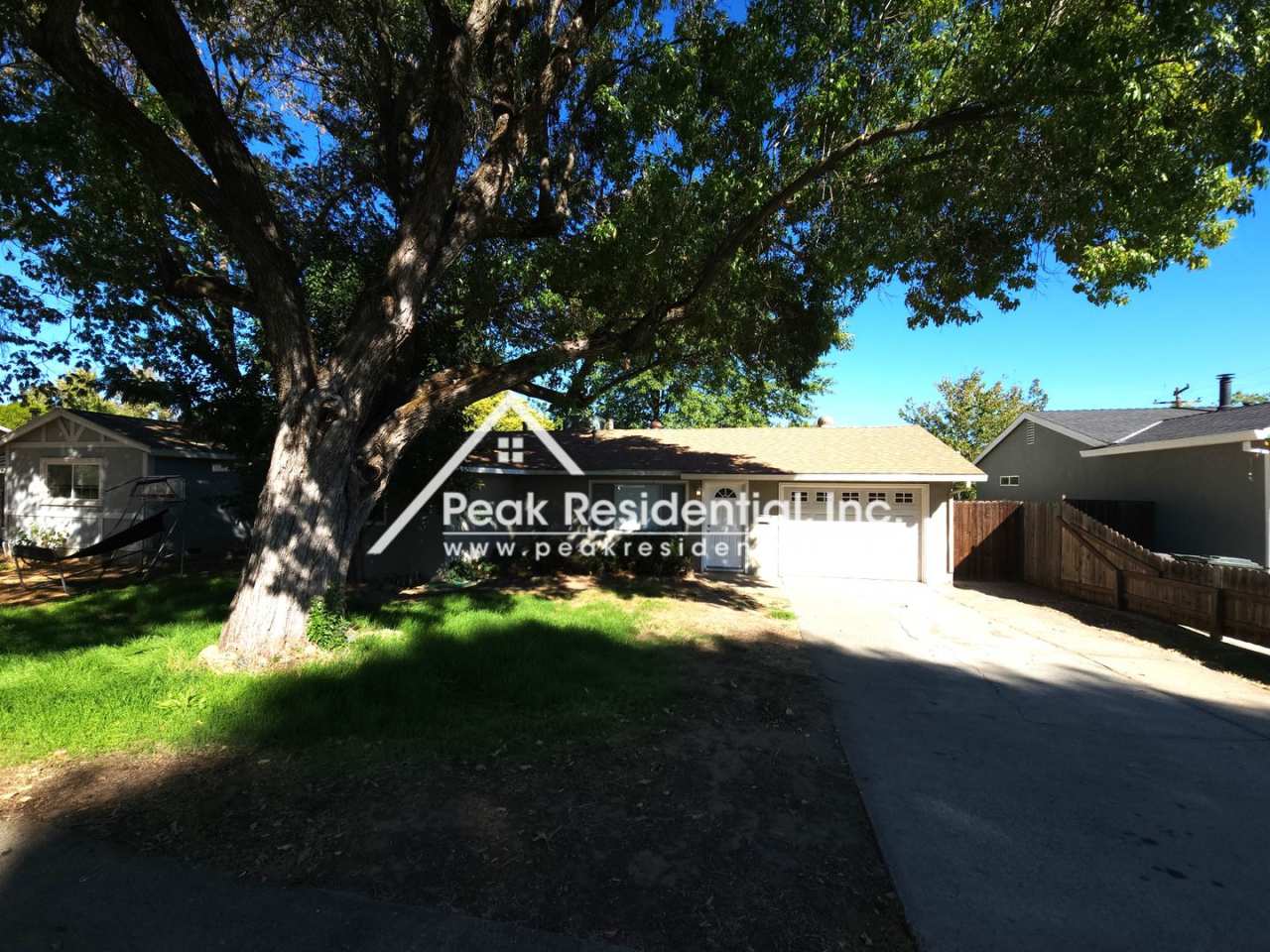 Very Nice Citrus Heights 3 Bedroom House with Garage and Large Backyard!!