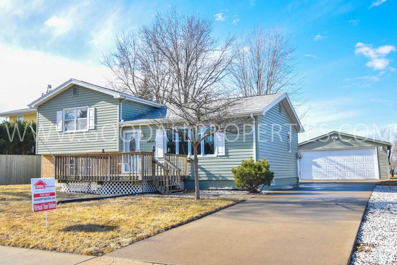 Move in special** 5 Bedroom Split Level Home in a beautiful Waukee neighborhood!