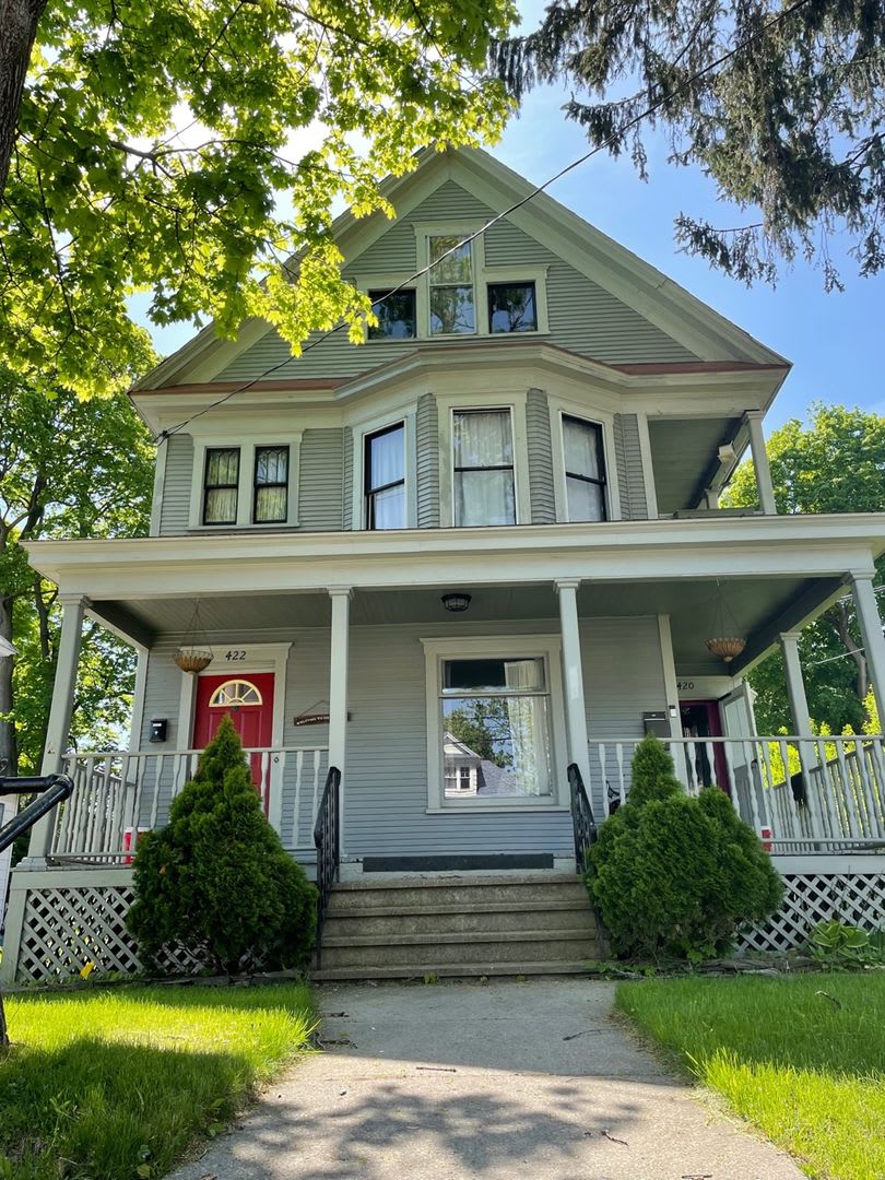 420-422 Douglas Street