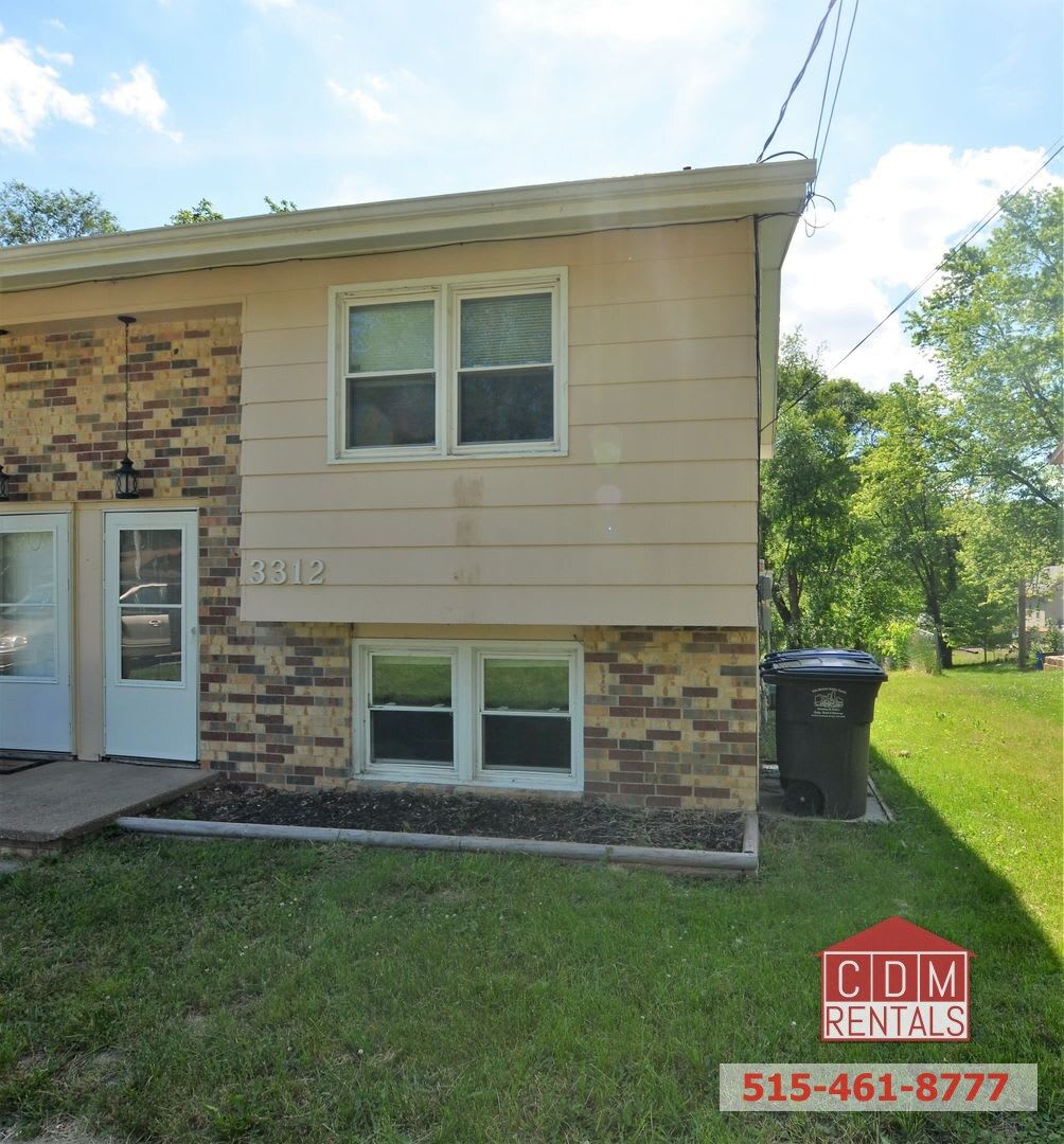 Cute Move-in Ready Duplex!
