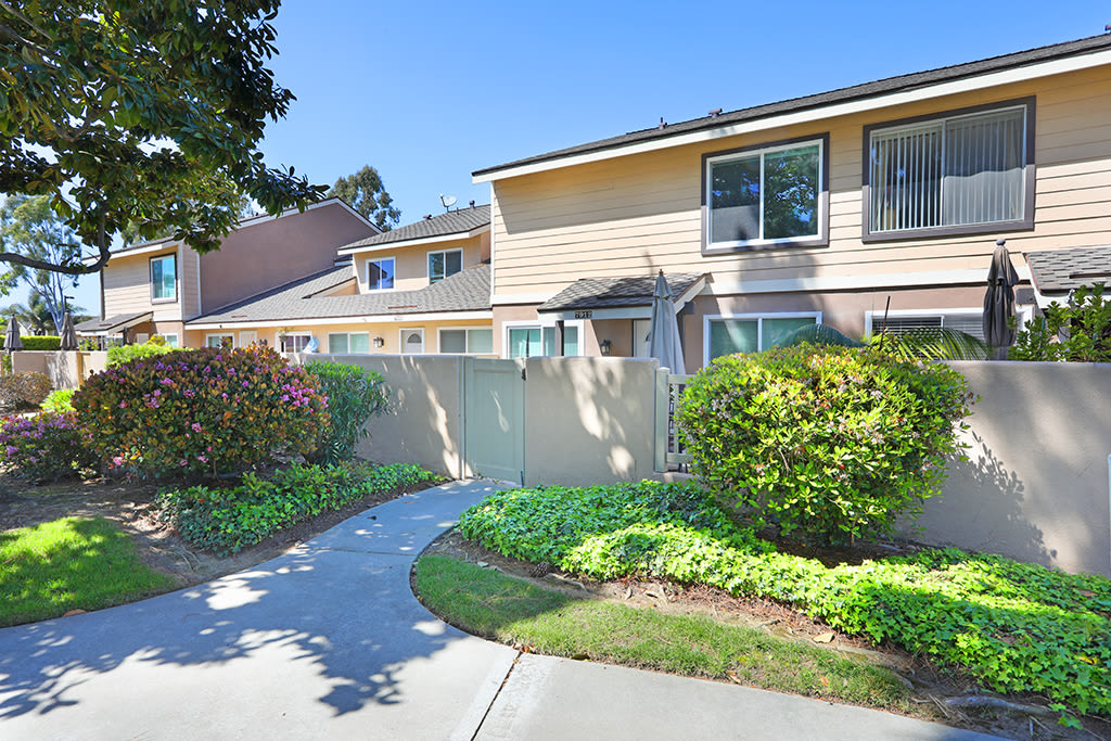 7912 Rainbow Circle - 1