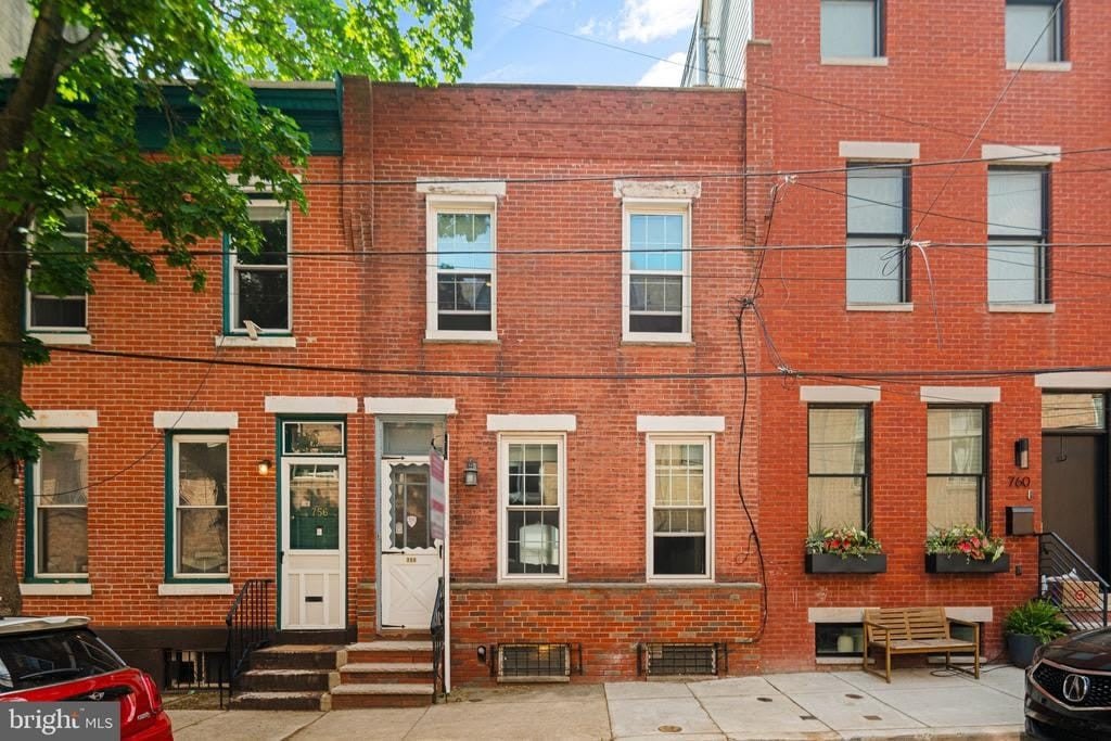 758 N RINGGOLD STREET