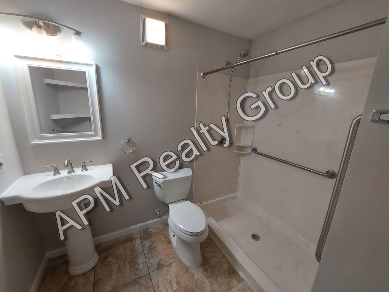 One bedroom in quiet Rosewood