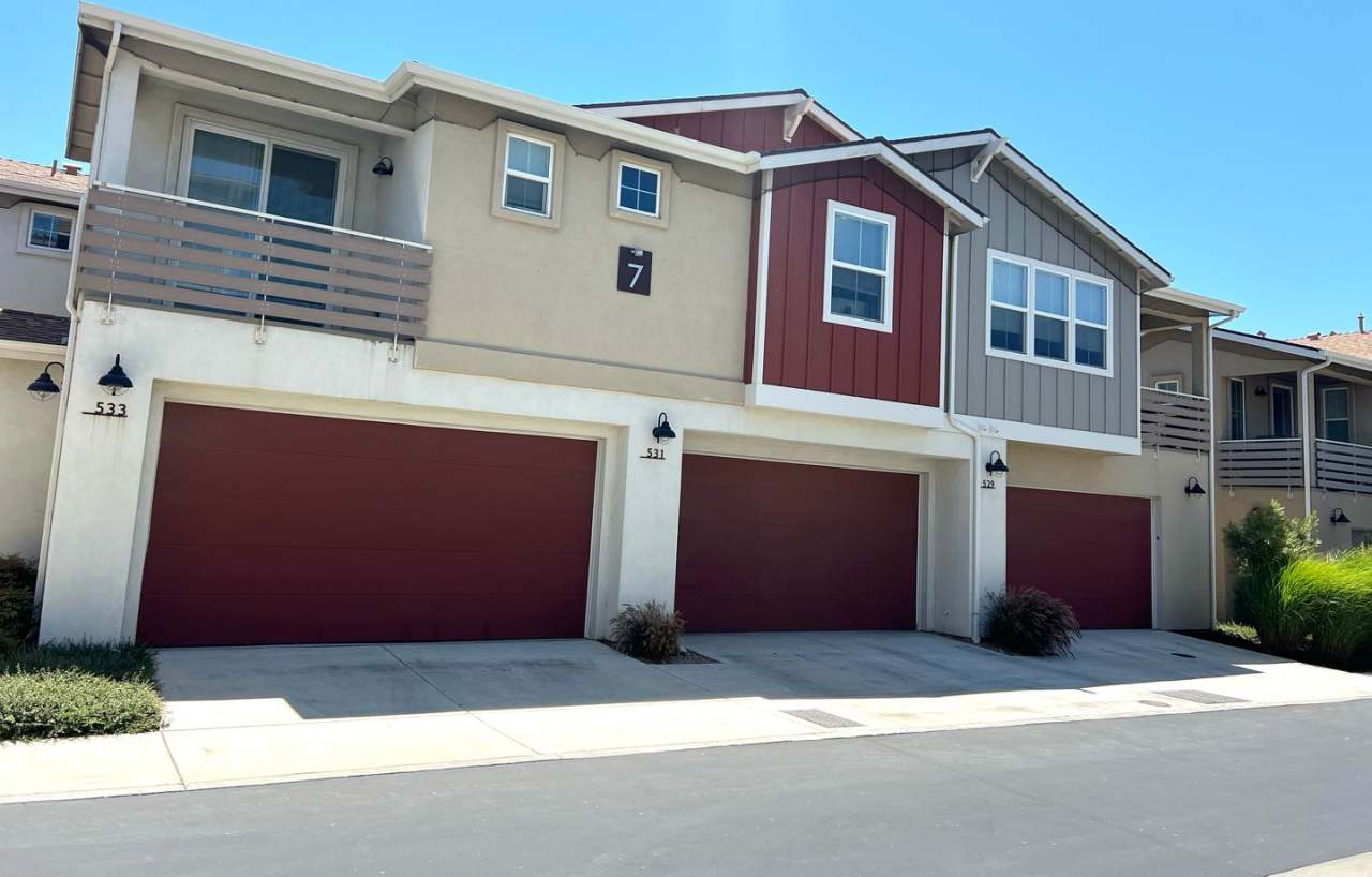 Upgraded Buellton End-Unit With Yard