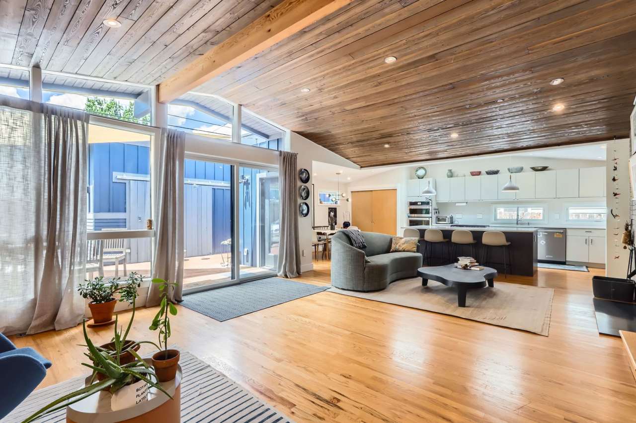 Downtown Boulder Mid-Mod Retreat w/ Hot Tub