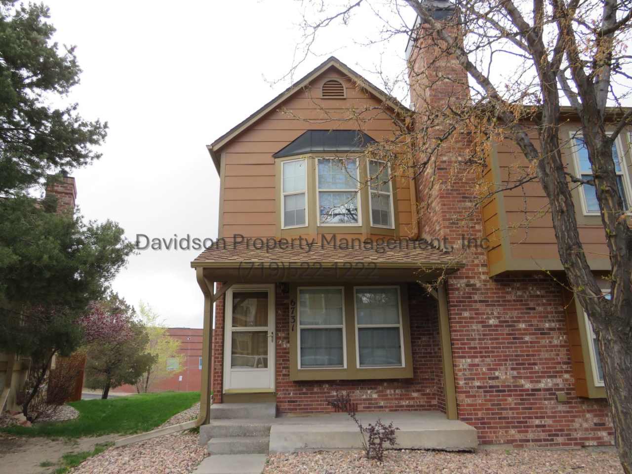 Cozy 2 Bedroom Condo in Rockrimmon