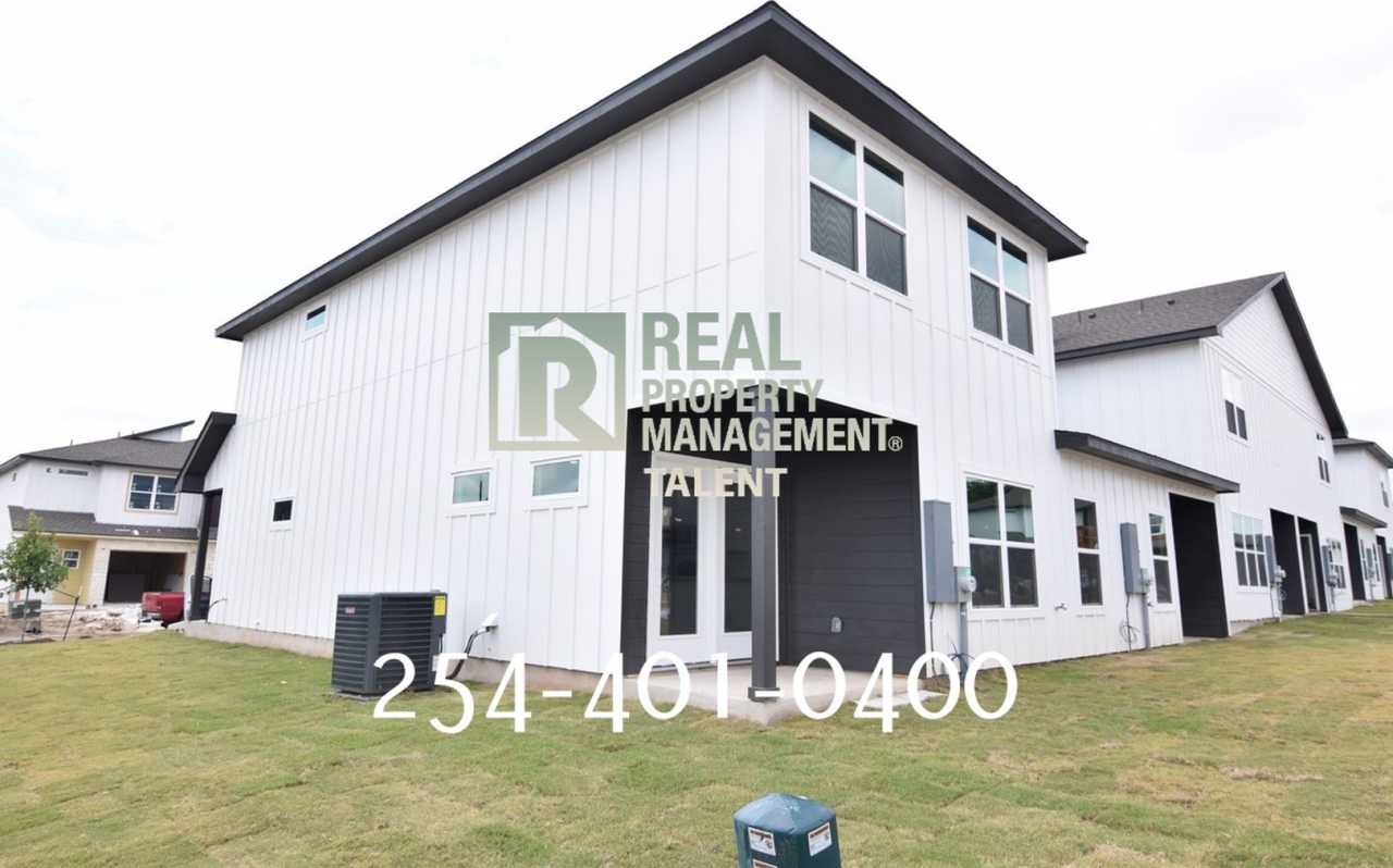 Bedroom, 2.5 Bath/.5bath downstais home for rent in "Royal Heights" in Belton