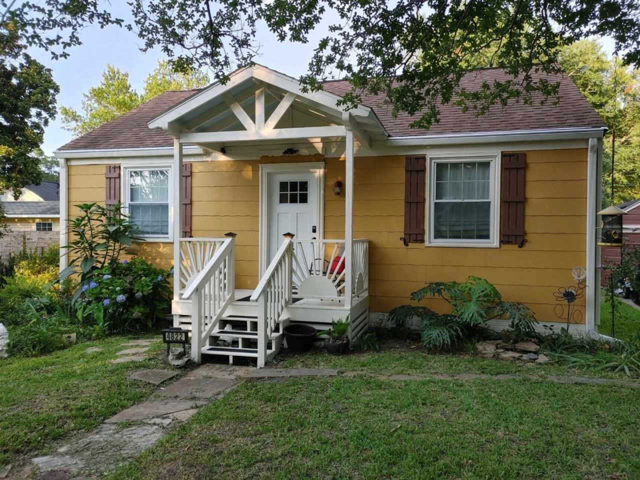 Charming Cottage in Park Circle — Modern Updates, Big Backyard!