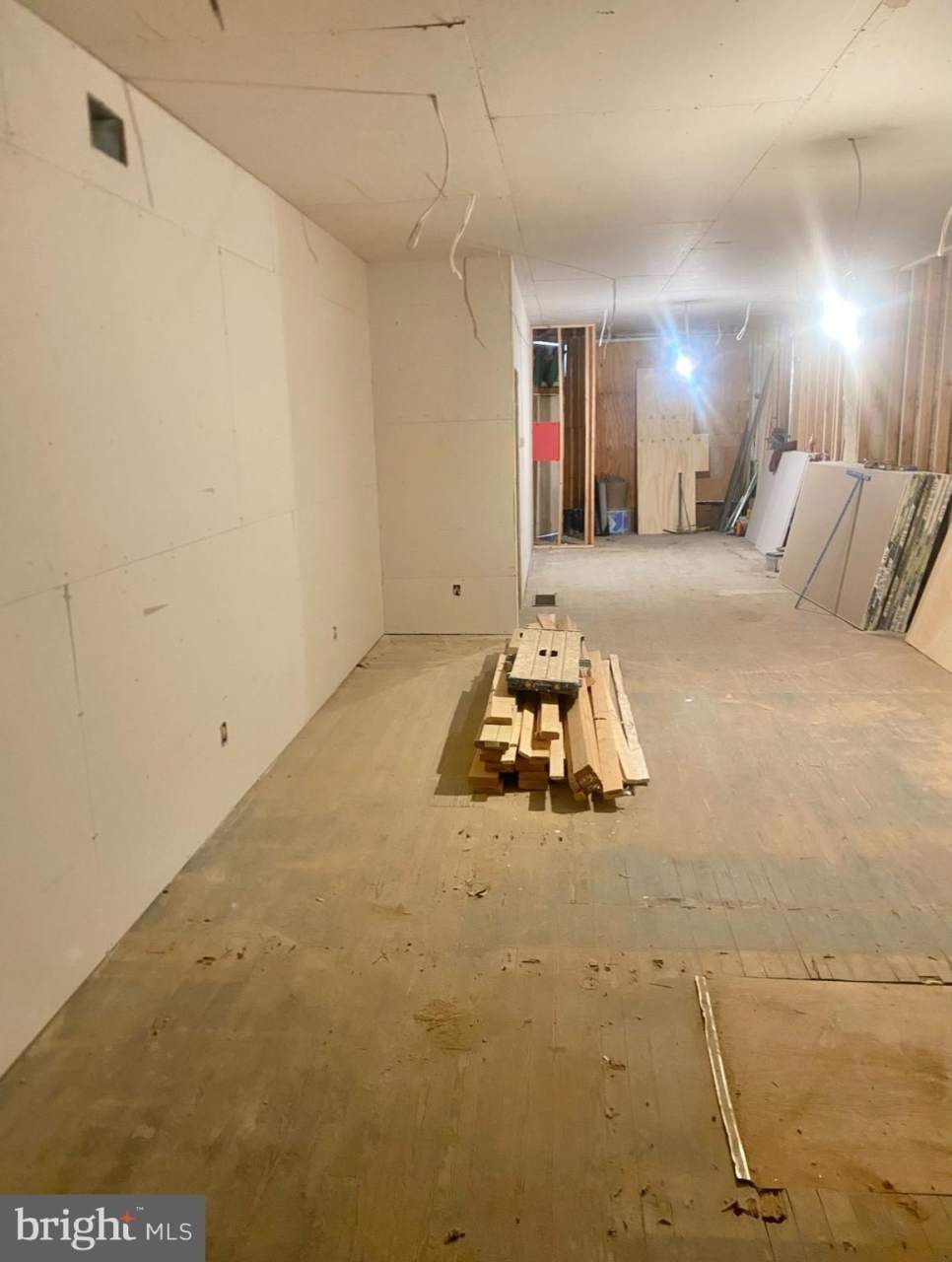 2115 E CHELTEN Avenue