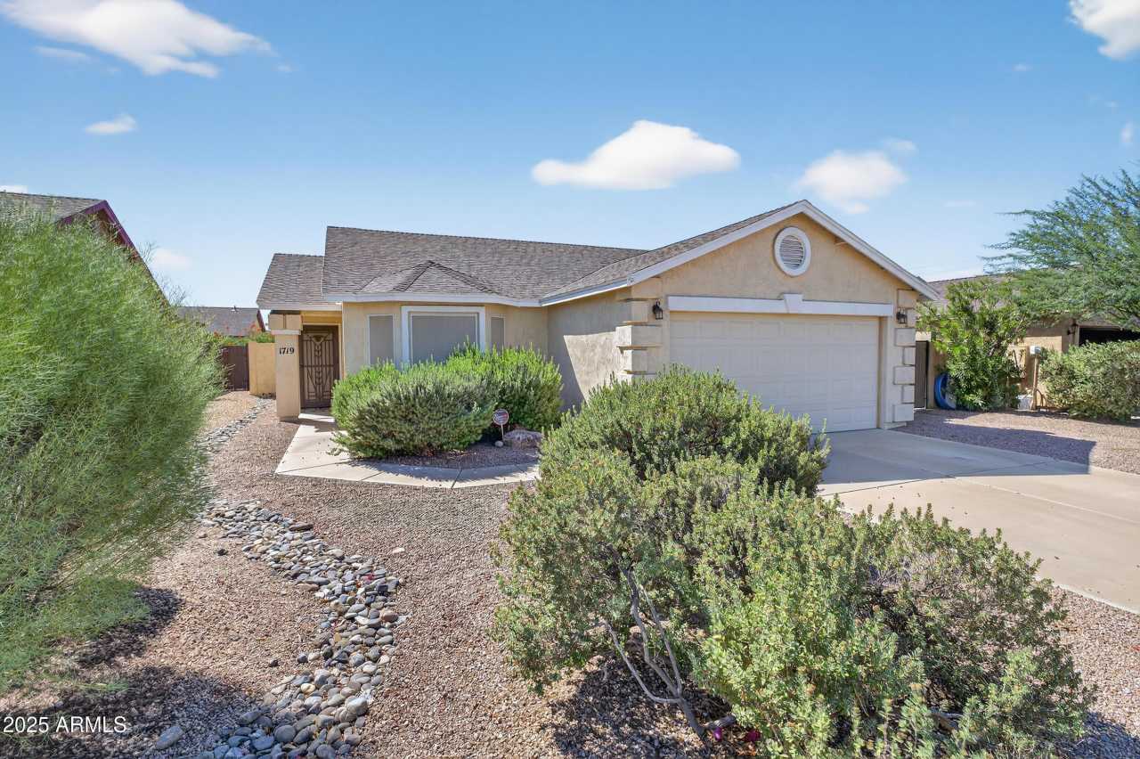 1719 E SANDALWOOD Road