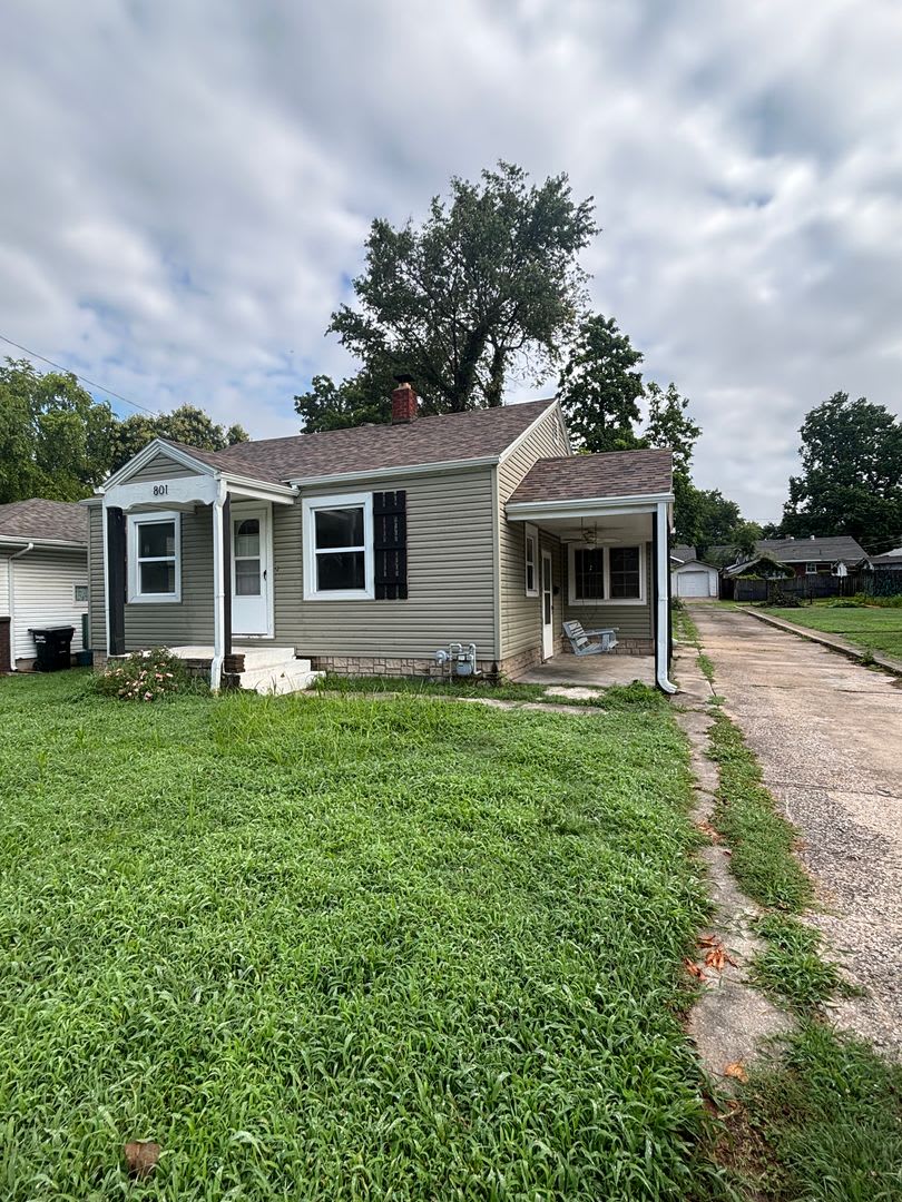 MOVE IN SPECIAL! Beautiful 3 bedroom 2 bath in the Phelps grove neighborhood!