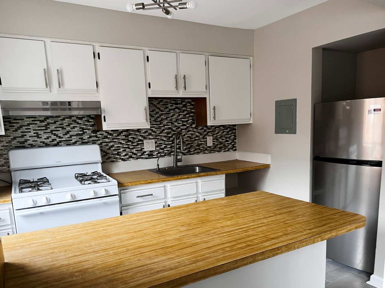 Spacious Sunlit 2BR Apartment – Prime Location in Southwest DC!!