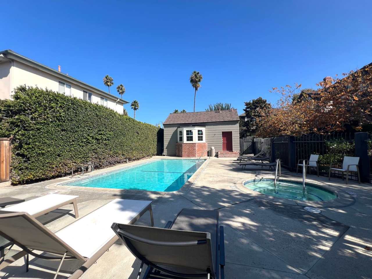 3 Bed/2.5 Bath Townhome In Eastside Costa Mesa!